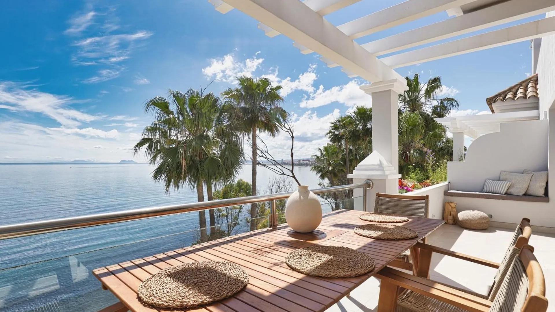 Penthouse Cordoba Balcony Sea View location